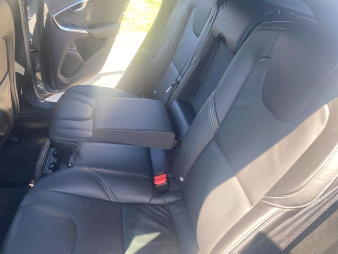 2025 Volvo V40