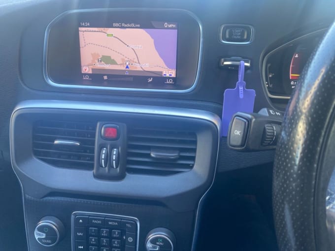 2025 Volvo V40