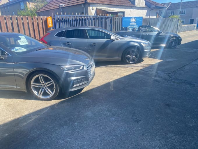 2025 Volvo V40