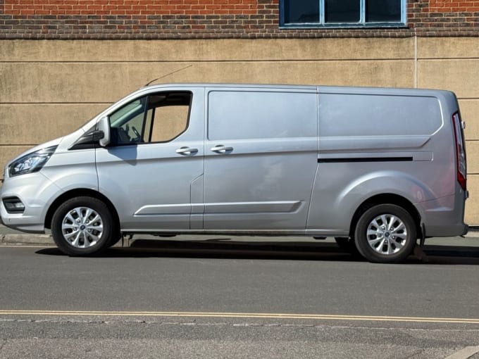2025 Ford Transit Custom