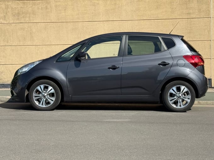 2025 Kia Venga