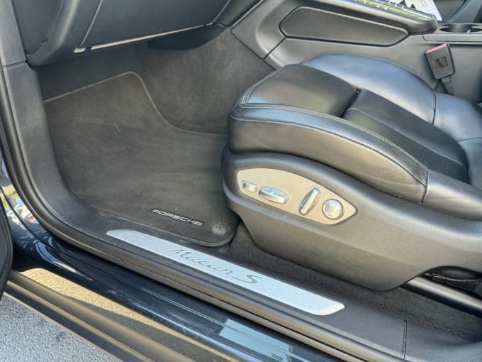 2025 Porsche Macan
