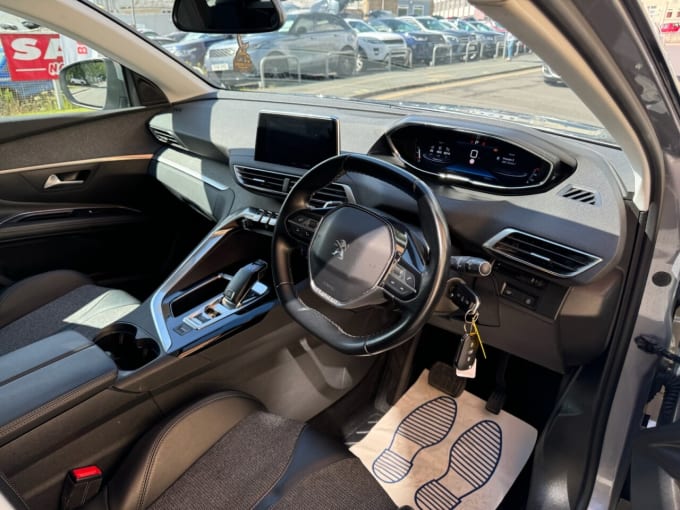 2025 Peugeot 5008