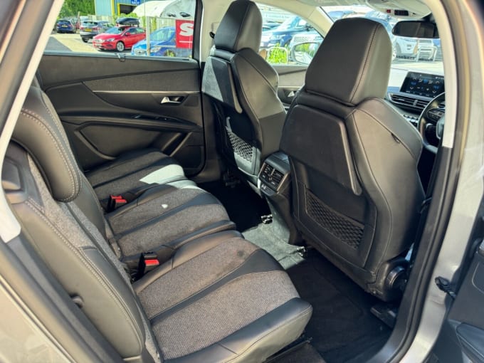 2025 Peugeot 5008
