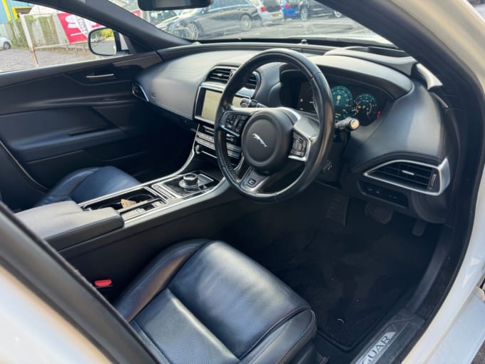 2025 Jaguar Xe