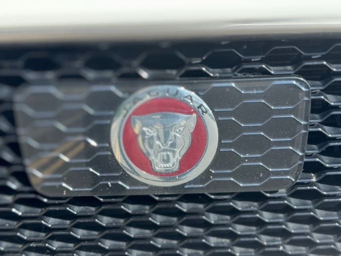 2025 Jaguar Xe