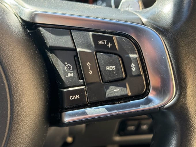 2025 Jaguar Xe