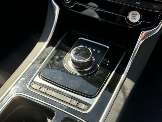 2025 Jaguar Xe