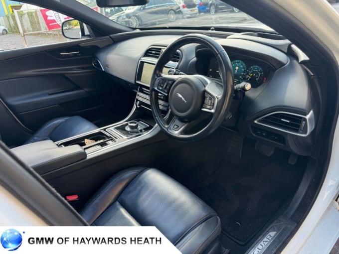 2025 Jaguar Xe