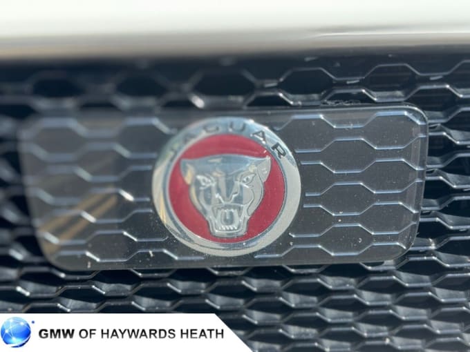 2025 Jaguar Xe