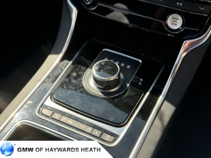 2025 Jaguar Xe