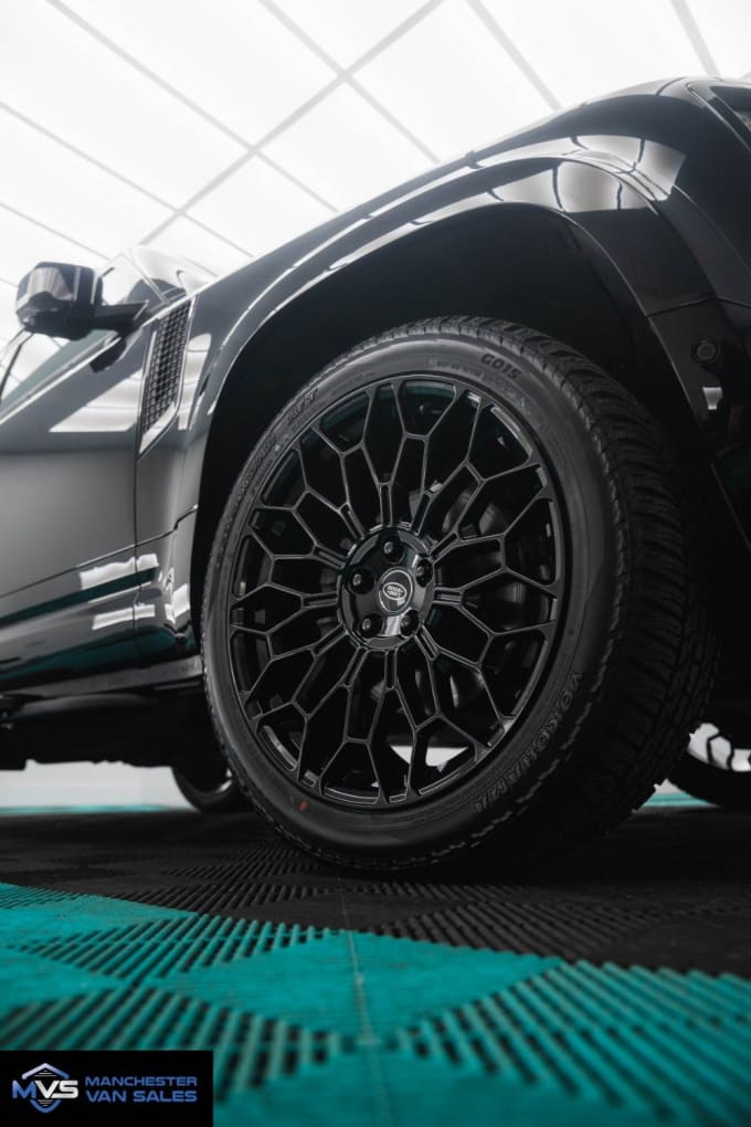 2025 Land Rover Defender