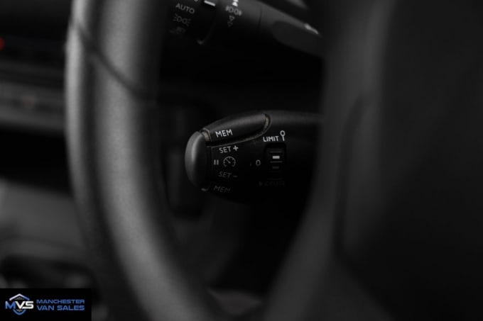 2025 Peugeot Expert