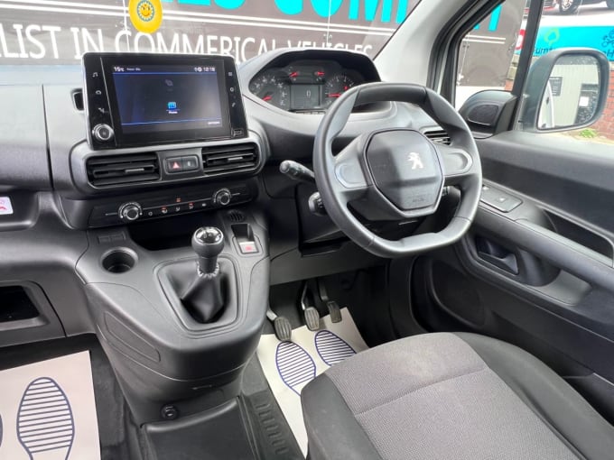 2025 Peugeot Partner