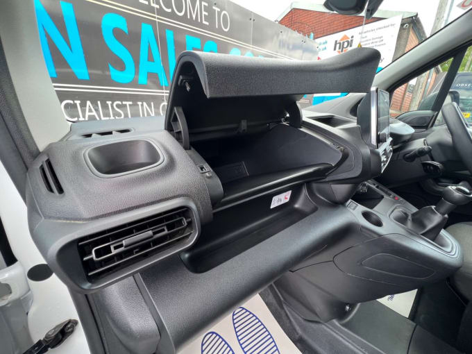 2025 Peugeot Partner