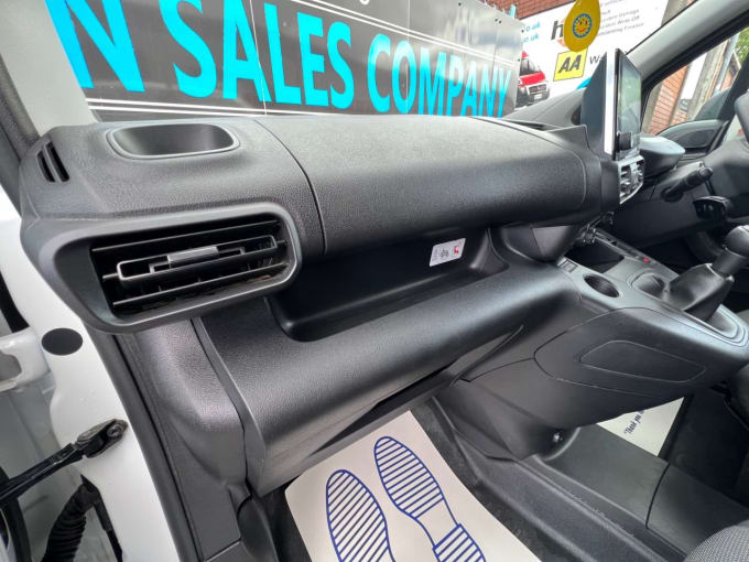 2025 Peugeot Partner