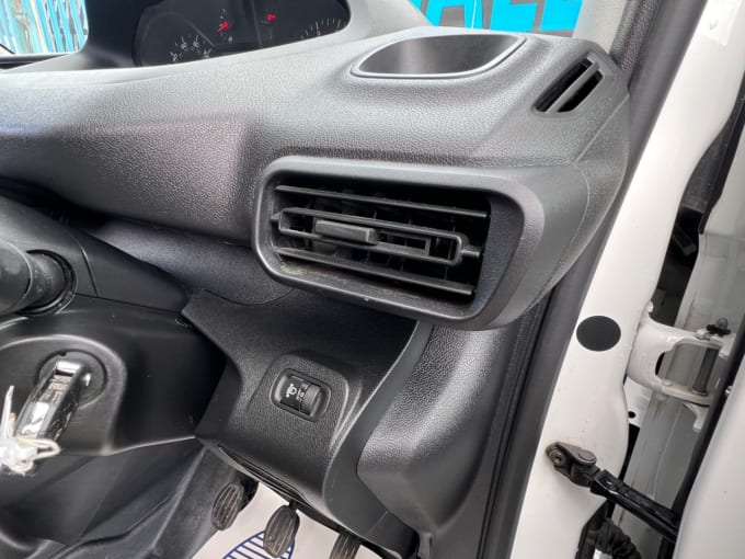 2025 Peugeot Partner