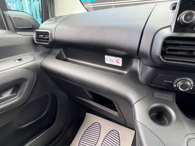2025 Peugeot Partner