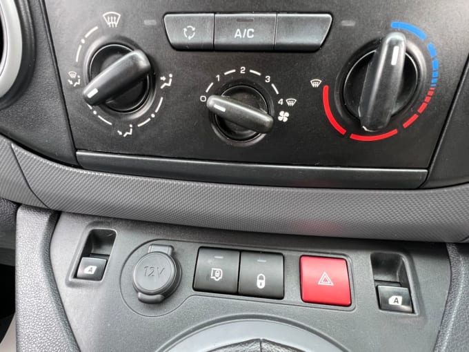 2025 Peugeot Partner