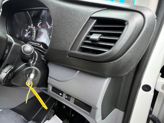 2025 Peugeot Expert