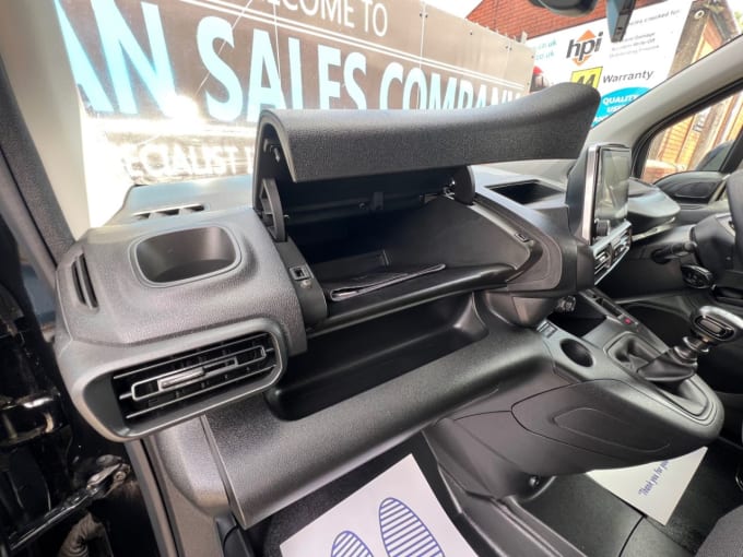 2025 Peugeot Partner