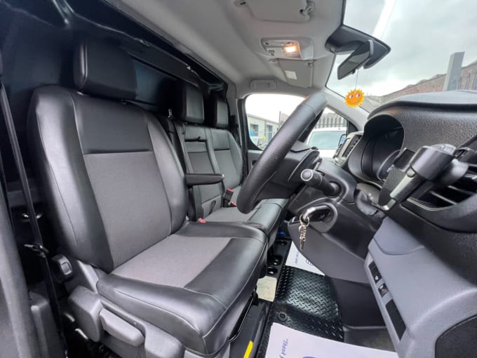 2025 Peugeot Expert