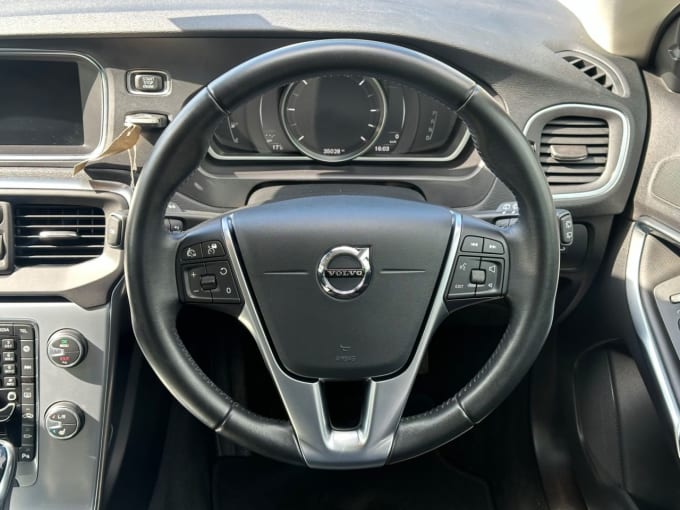 2024 Volvo V40