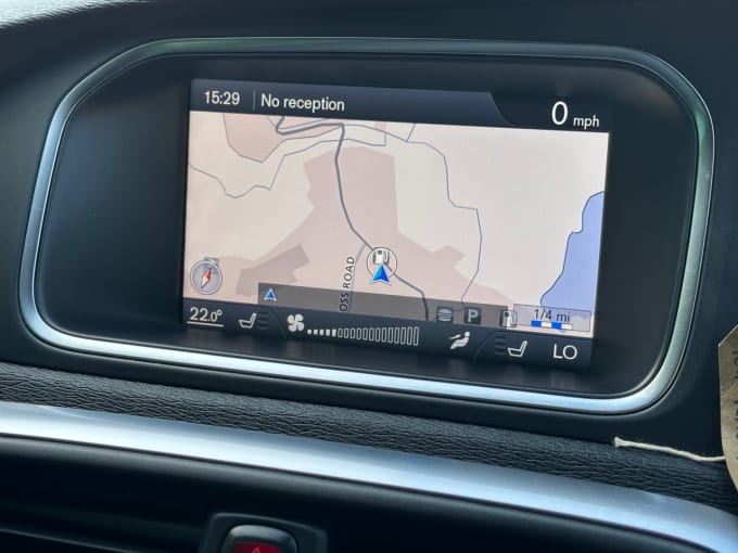 2025 Volvo V40