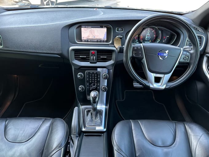 2025 Volvo V40