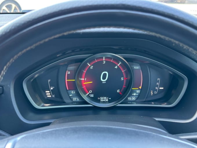 2025 Volvo V40
