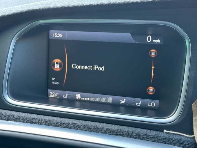 2025 Volvo V40