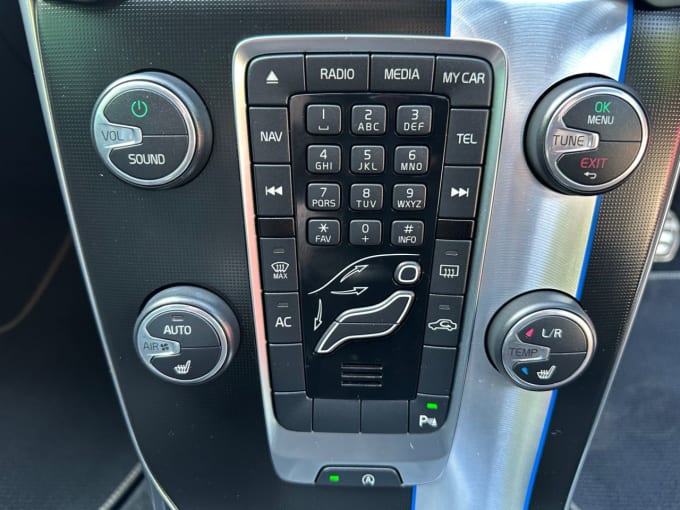 2025 Volvo V40