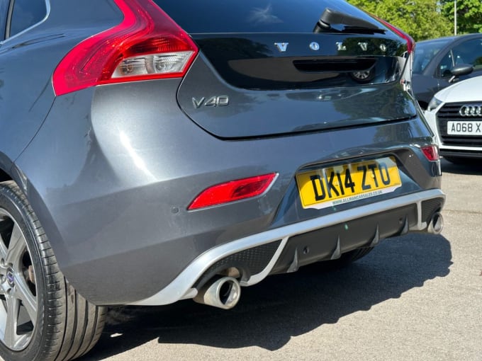 2025 Volvo V40