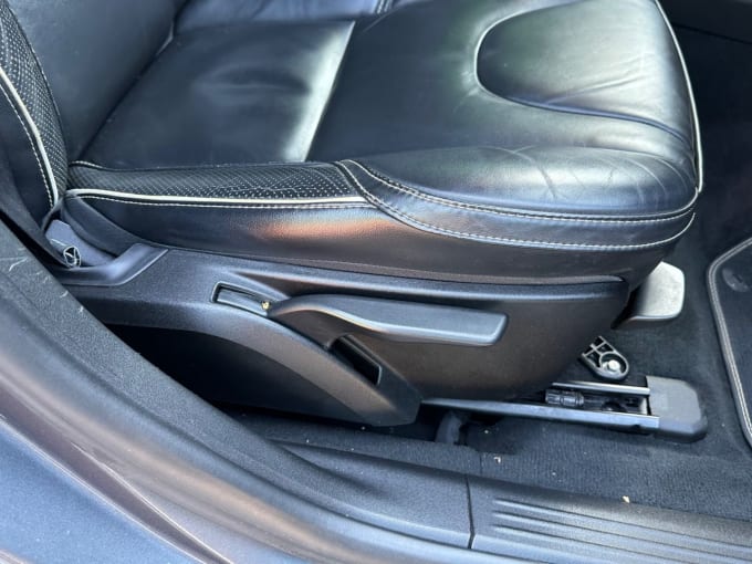 2025 Volvo V40