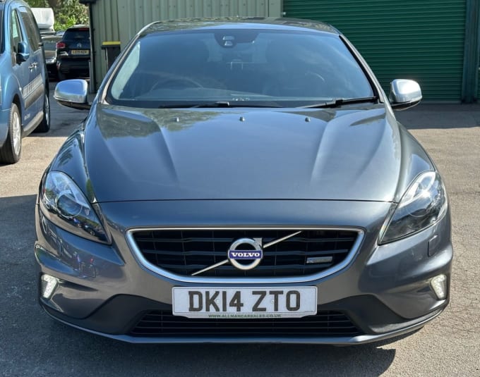 2025 Volvo V40
