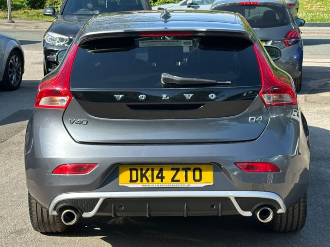 2025 Volvo V40