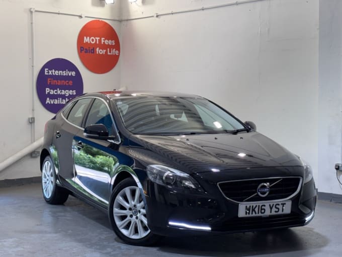 2025 Volvo V40