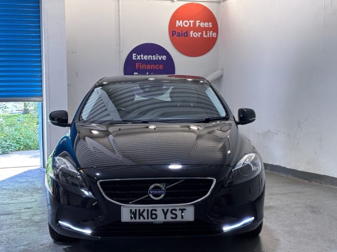 2025 Volvo V40