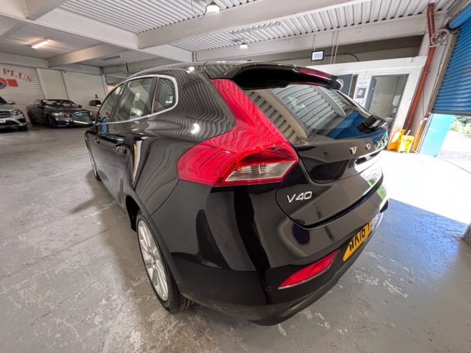 2025 Volvo V40