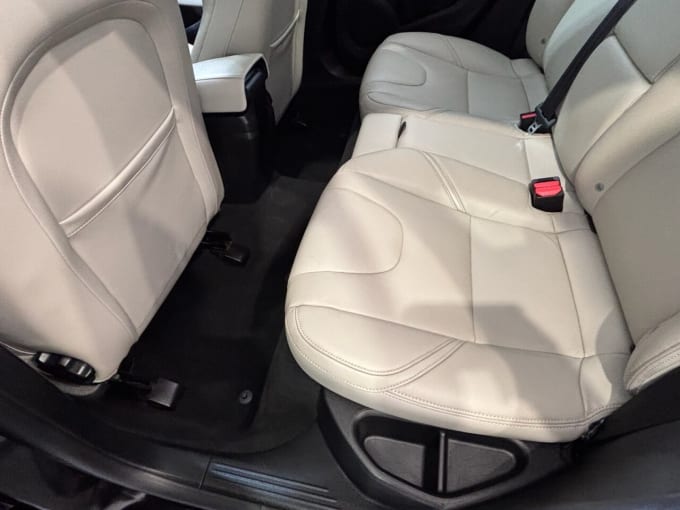 2025 Volvo V40