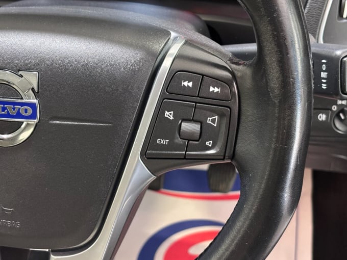 2025 Volvo V40