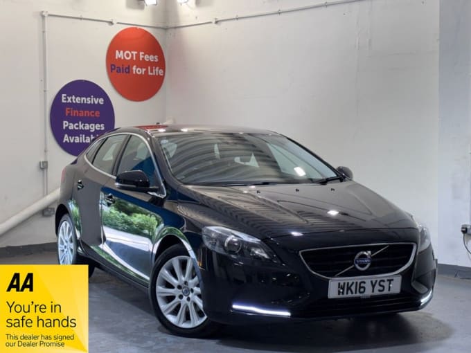 2025 Volvo V40