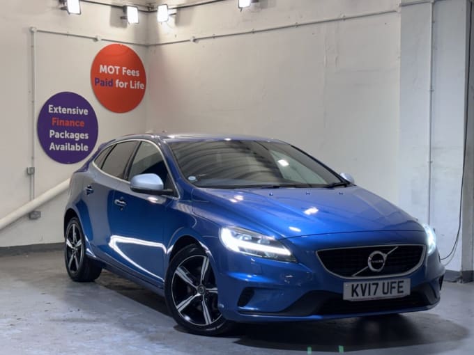 2025 Volvo V40