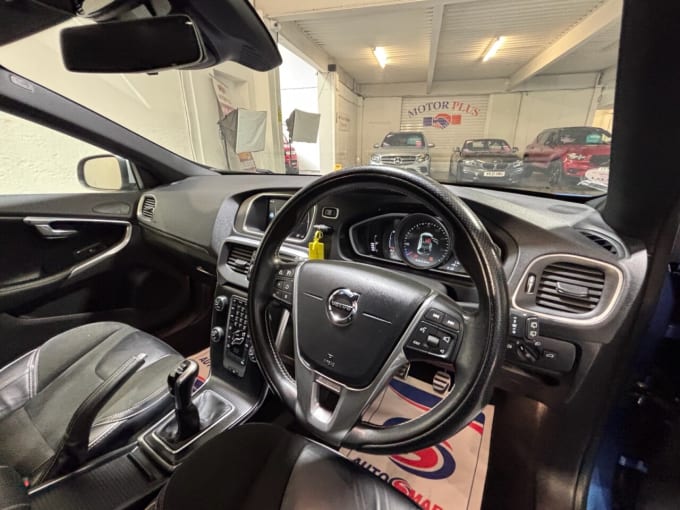 2025 Volvo V40