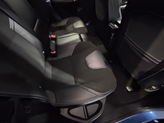 2025 Volvo V40