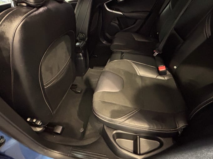 2025 Volvo V40