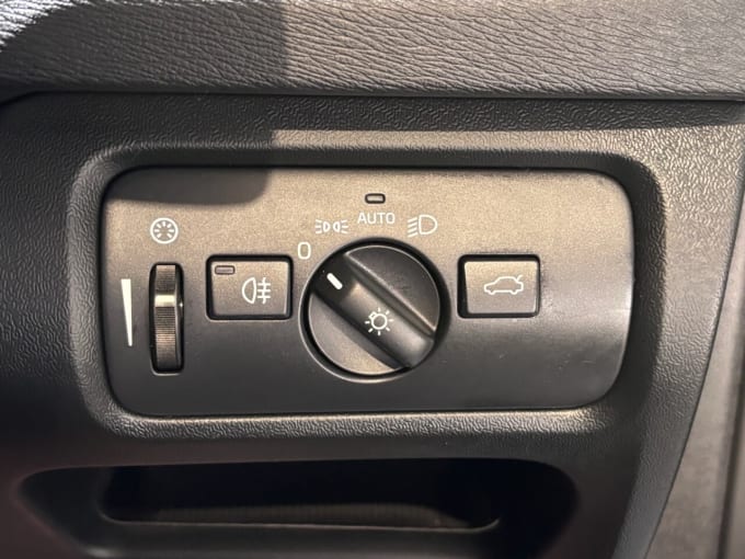 2025 Volvo V40