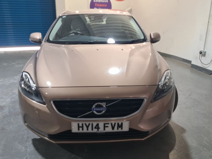 2025 Volvo V40