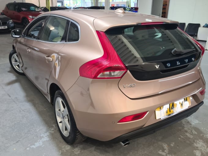 2025 Volvo V40