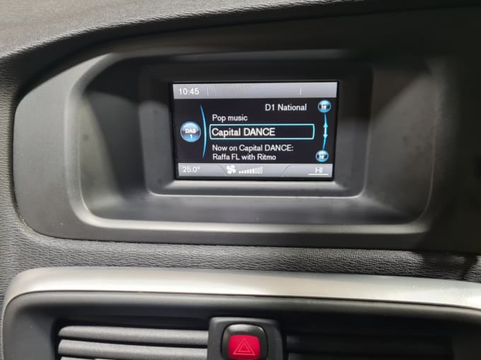 2025 Volvo V40